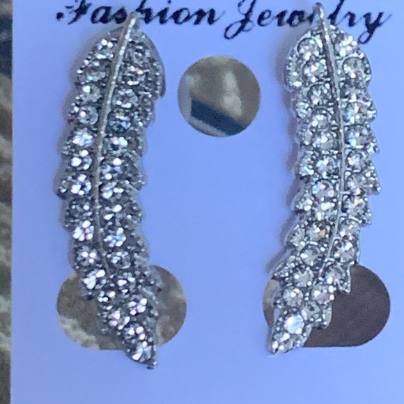 SILVER TONE Feather Ear Climber - Picture 5 of 8